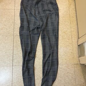 Business casual plaid pants with zipper design, size large, never worn